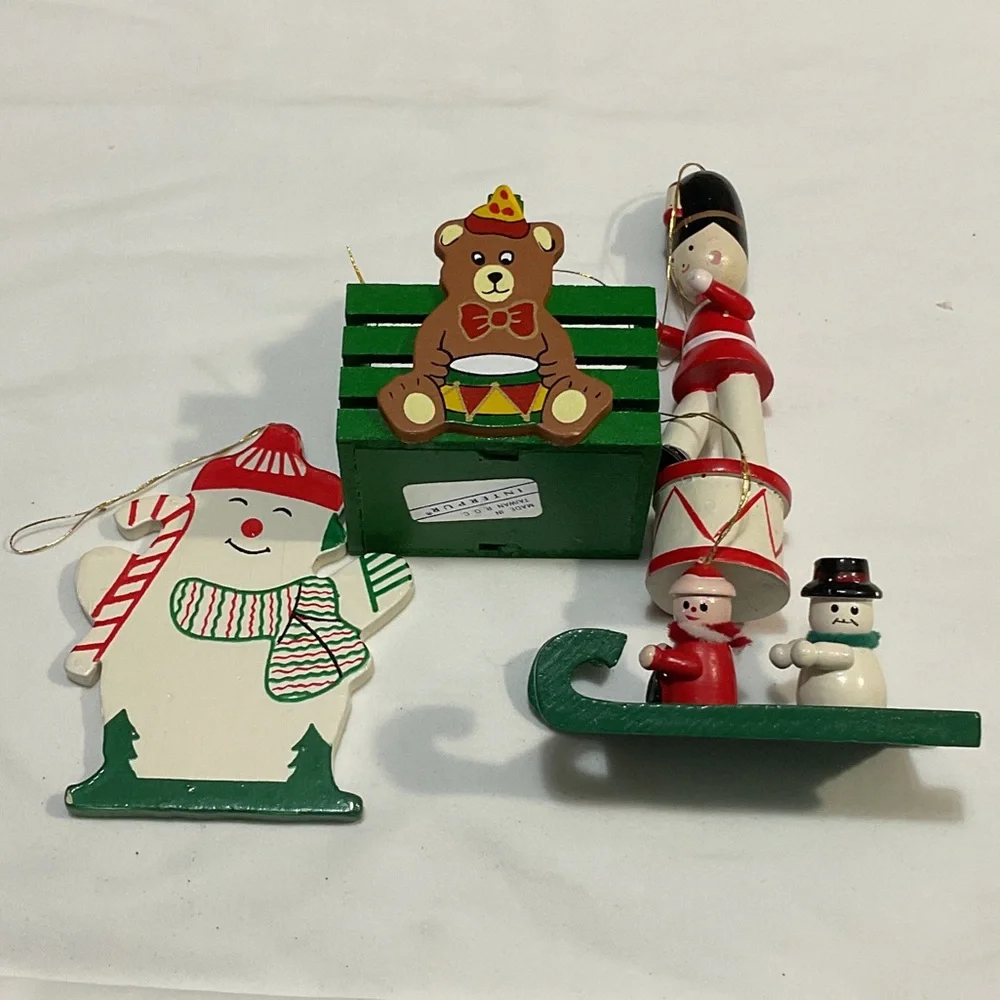 Wooden Christmas Kids Toy Set - Green and Red Holiday Figures